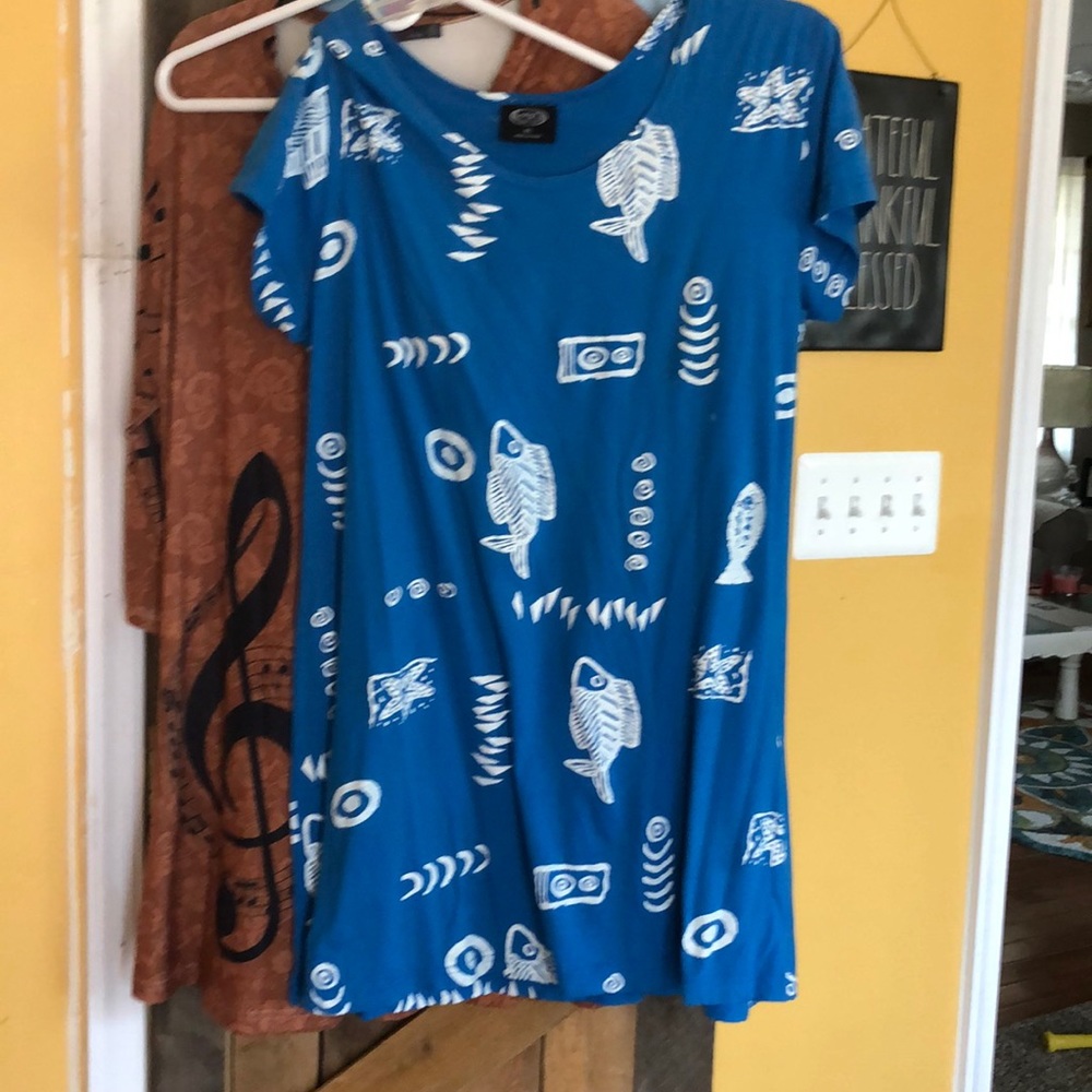 SOLD Blue dress t shirt like material pullover CL. Sold